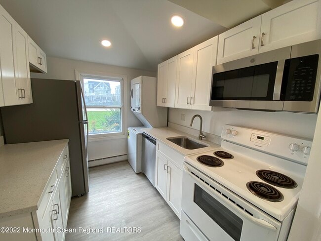 Building Photo - 104 11th Ave