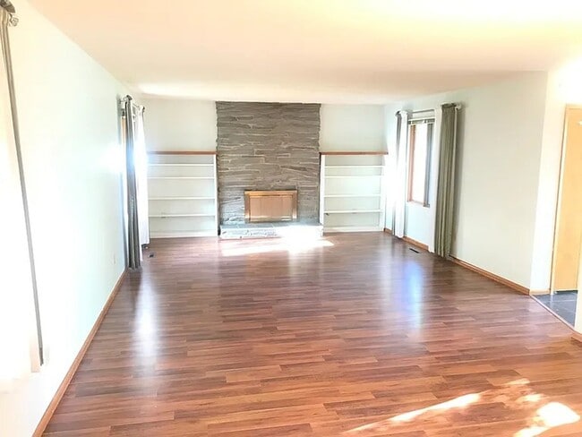 Building Photo - Large 2640 sq. ft. Single Family Home for Rent! - 4 Bedroom, 2 Bathroom Located in Cheney!