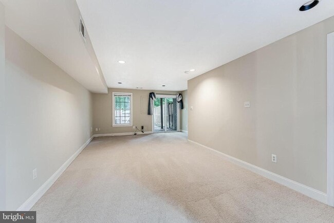 Building Photo - 8475 Canyon Oak Dr