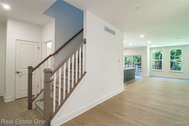 Building Photo - 49530 Coldwater Rdg Dr
