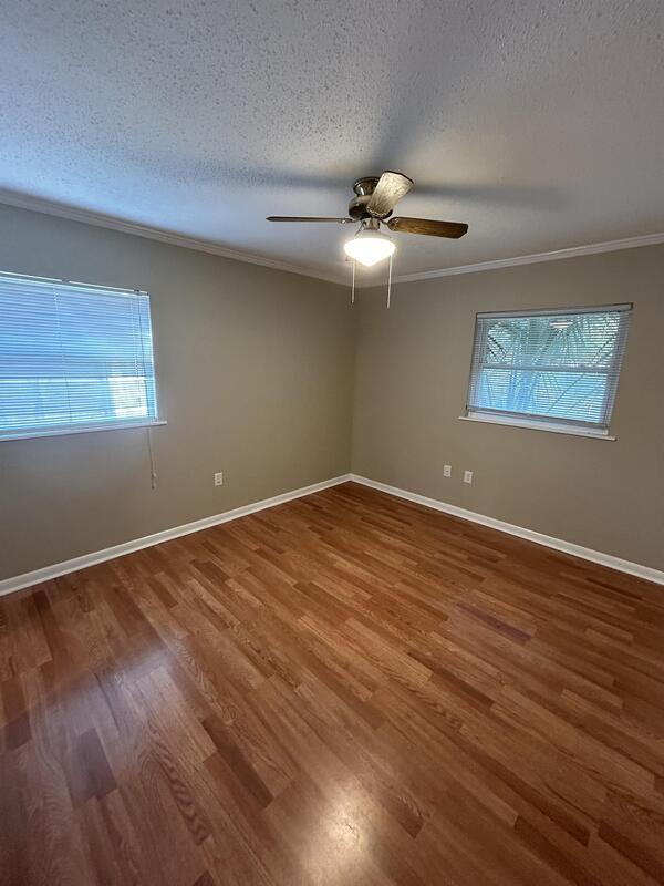 Building Photo - 307 Spring Ln