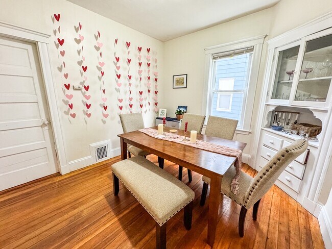 Building Photo - 70 Line St