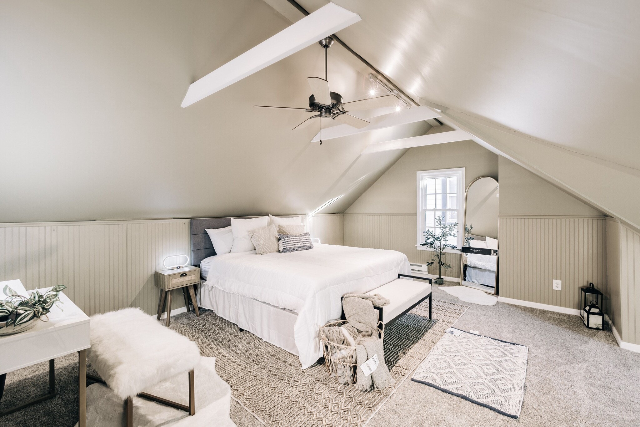 Building Photo - 1570 Chelsea St