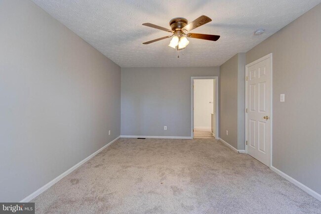 Building Photo - 7925 Carriage Dr