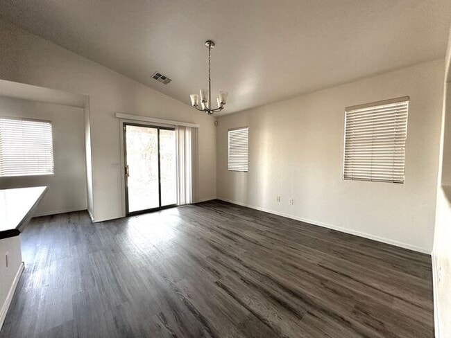 Building Photo - New Flooring! Single level 3 bed in Camelback Ranch!