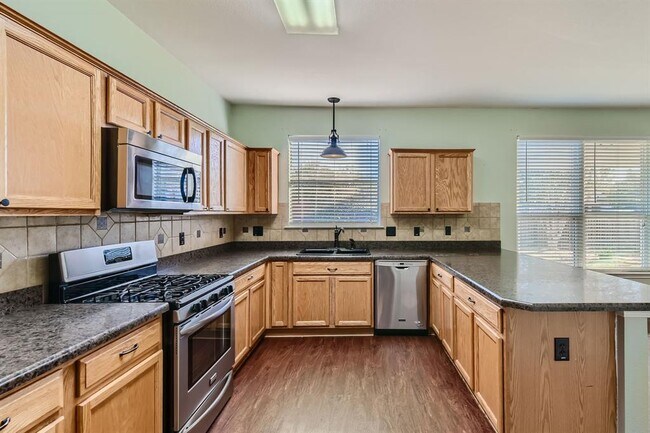 Building Photo - 105 Meadowlark Ln