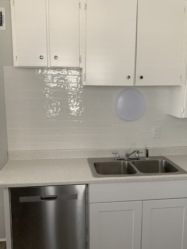 Building Photo - Cozy 2 Bedroom One Bath House For Rent