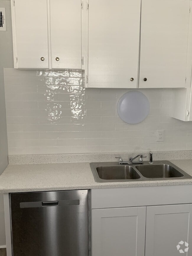 Building Photo - Cozy 2 Bedroom One Bath House For Rent