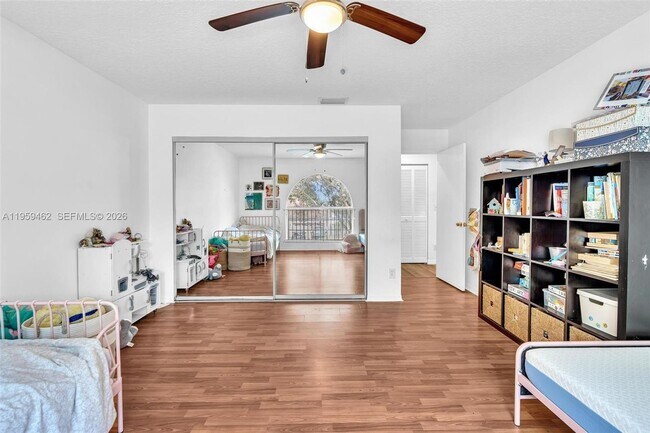 Building Photo - 2927 Bogota Ave