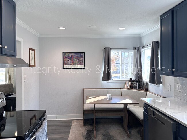 Building Photo - 901 S Alcott St