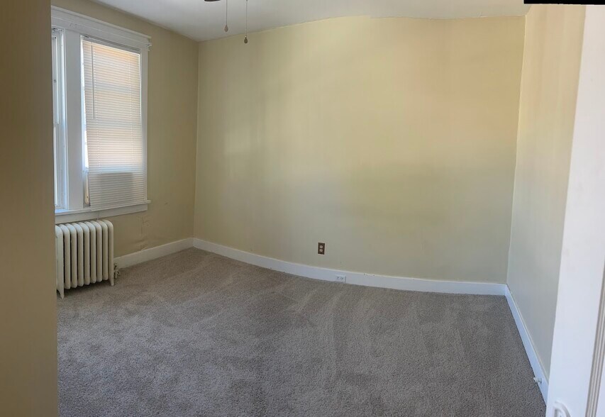 Bedroom #1 - 927 Jancey St