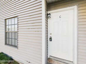 Building Photo - 114 Country Ln