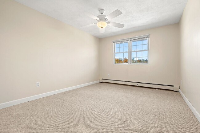 Building Photo - Won't Last |Updated Billerica 1 Bed | Avai...