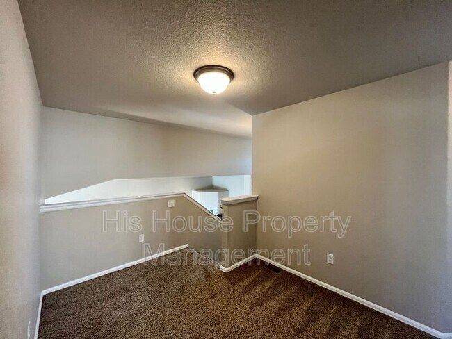 Building Photo - 842 Sunlight Peak Dr