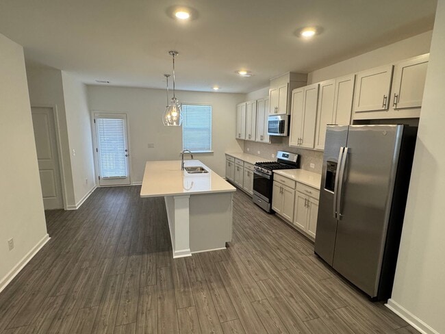 Building Photo - Beautiful 4 bed 3.5 Bath Home in Heart of Lawrenceville!