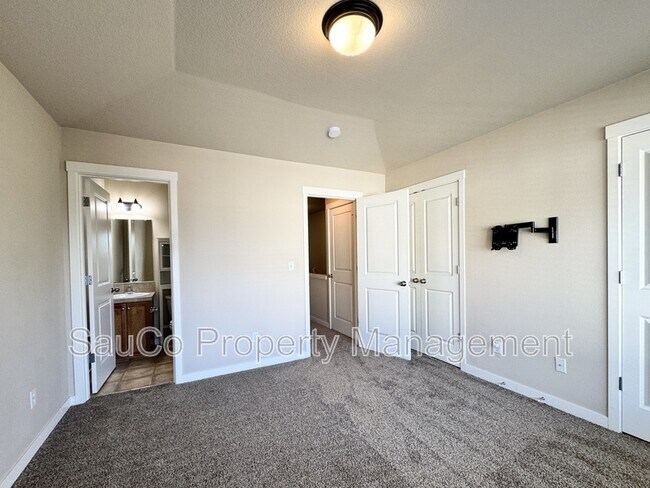 Building Photo - 10438 SW Akilean Terrace