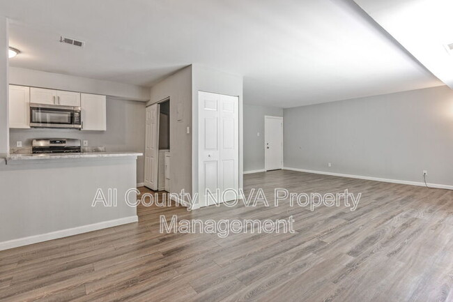 Building Photo - 2303 Olson St