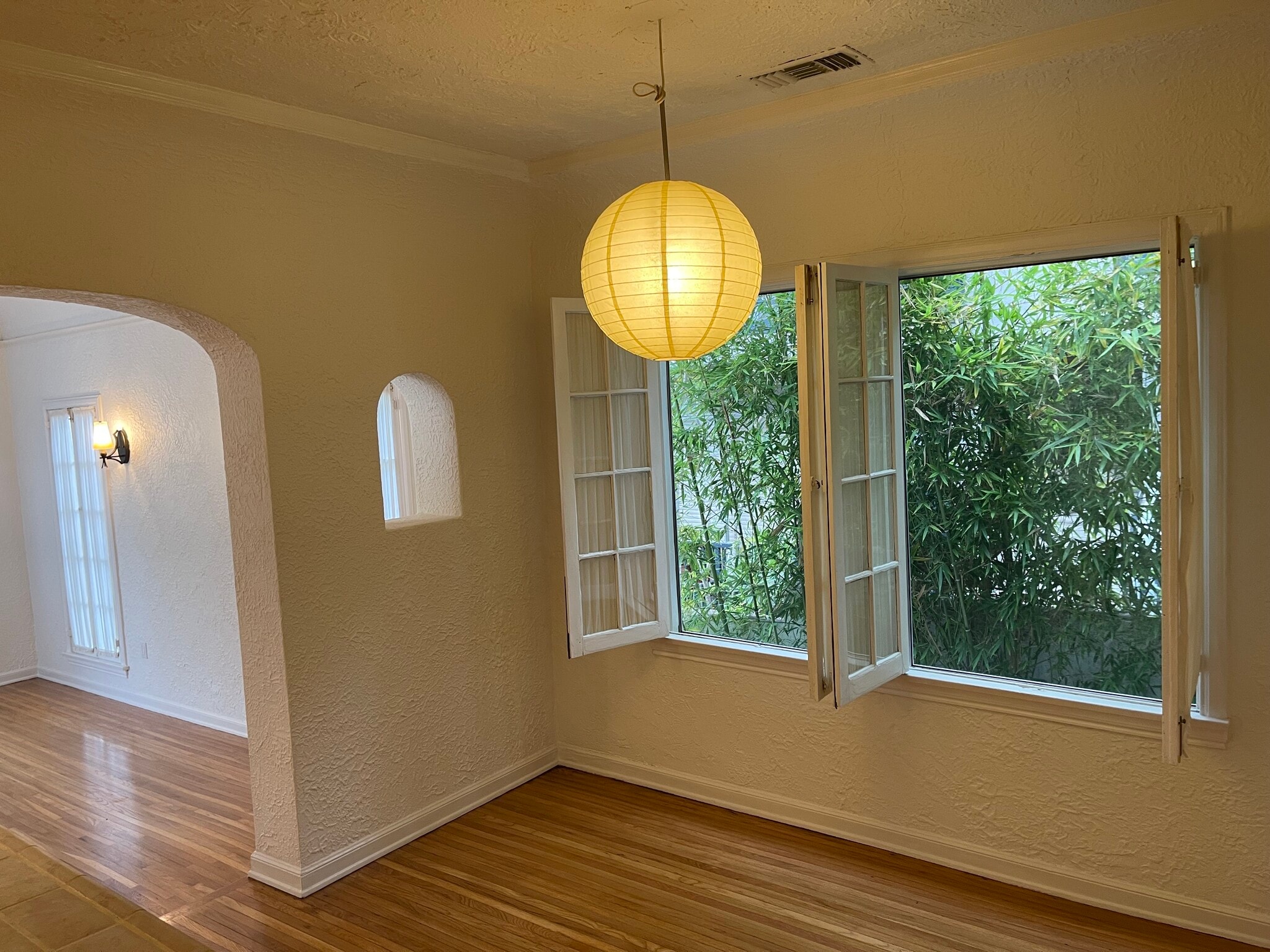 Building Photo - 642 1/2 Maltman Ave