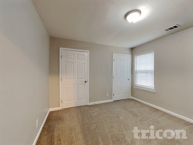 Building Photo - 1030 Riverclift Dr