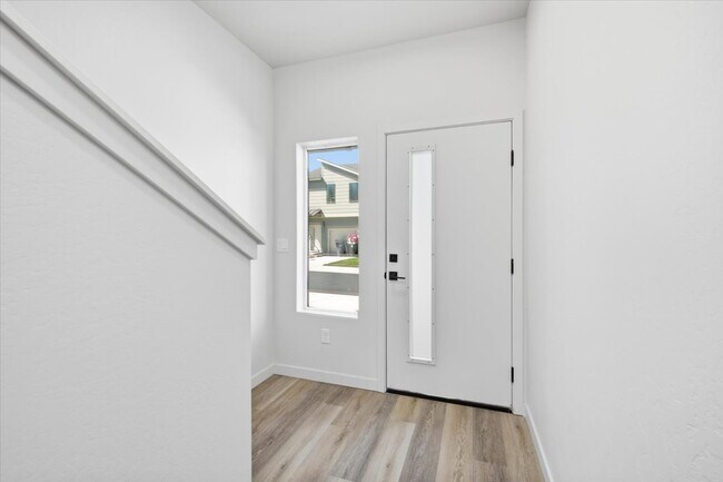Building Photo - 2028 Sunset Dr