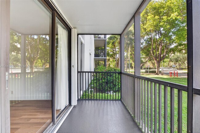 Building Photo - 3301 N Country Club Dr
