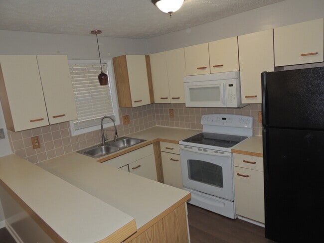 Building Photo - 1018 Wood Creek Dr