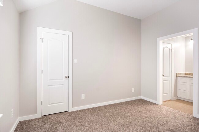 Building Photo - 28243 Chalet Park Dr