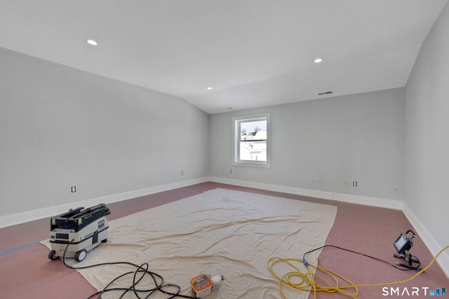 Building Photo - 20 Bouton St