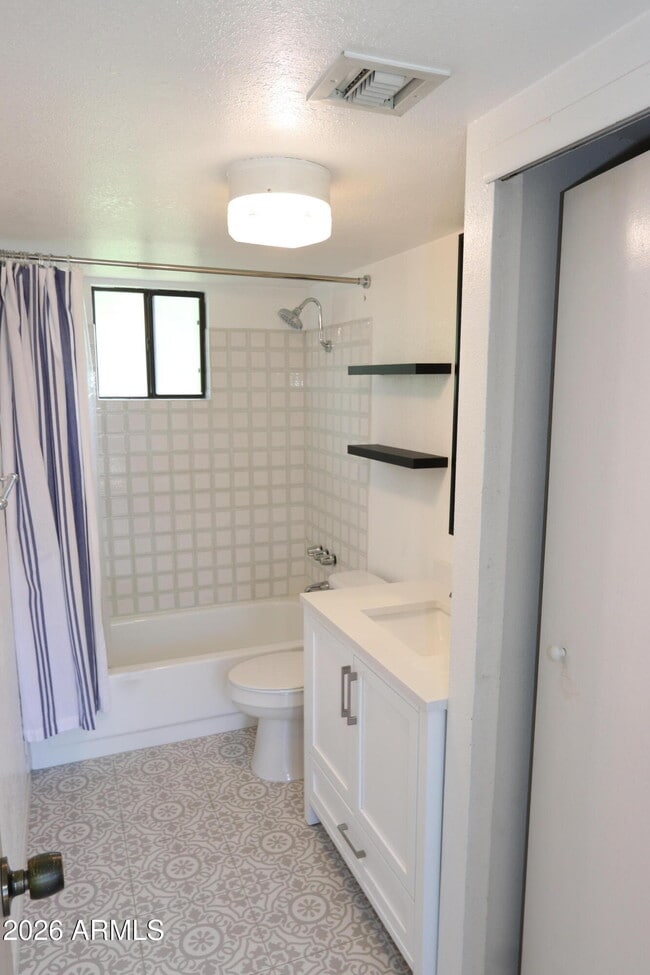 Building Photo - 3809 E Coolidge St