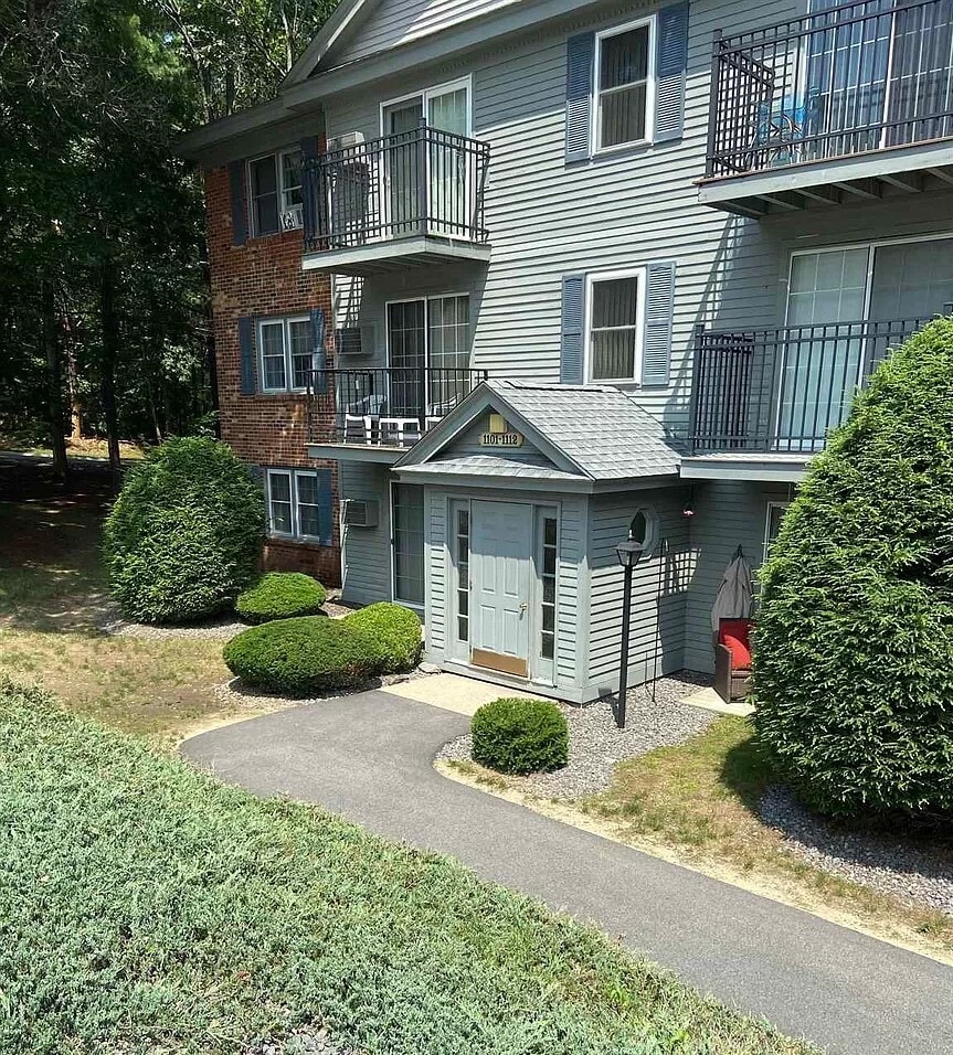 Building Photo - 11 Saint James Pl