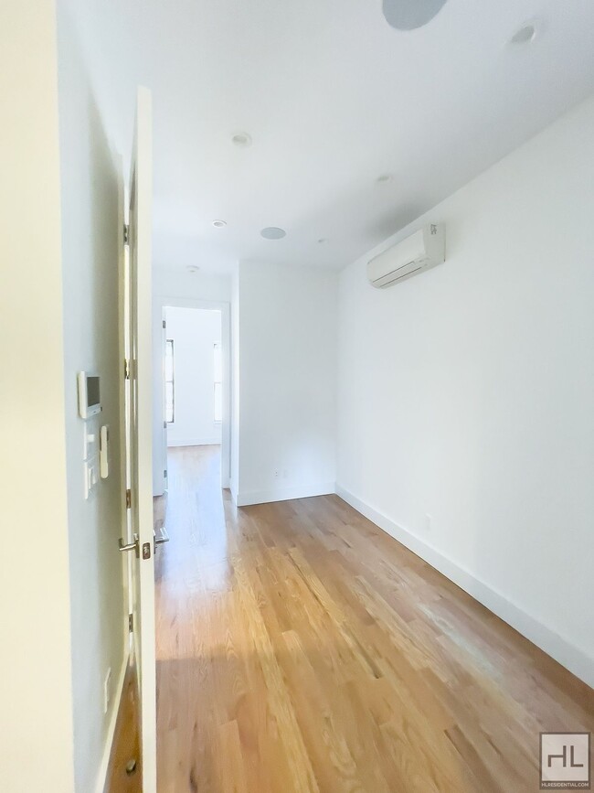 Building Photo - Upper East Side / Spacious 1-Bedroom 1-Bat...