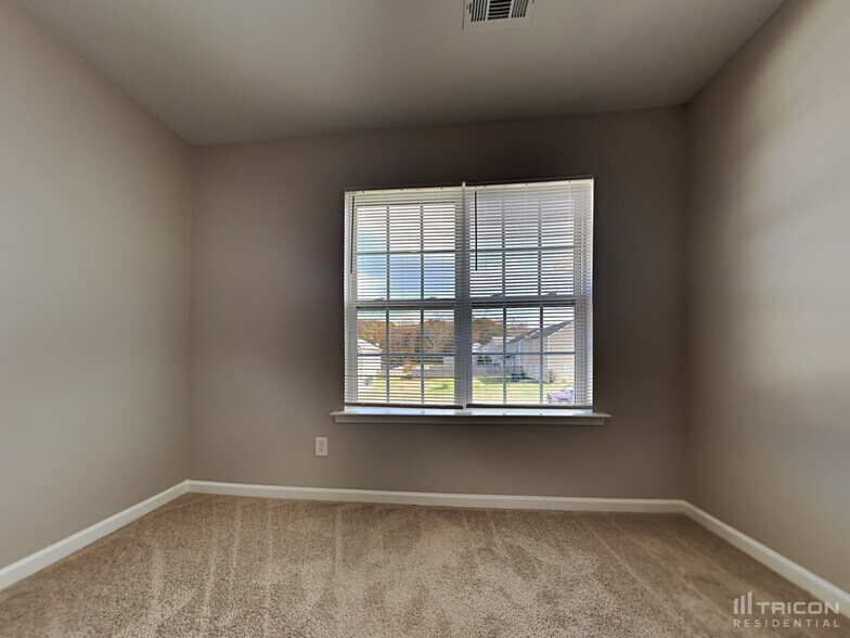 Building Photo - 5526 Henderson Oaks Dr