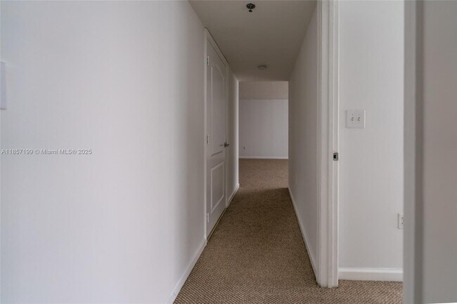 Building Photo - 1200 Brickell Bay Dr