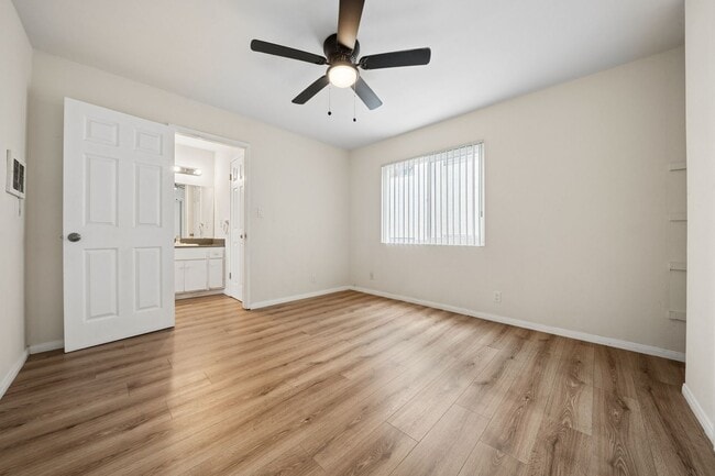 Building Photo - 2 bed 1 Bath Available Now
