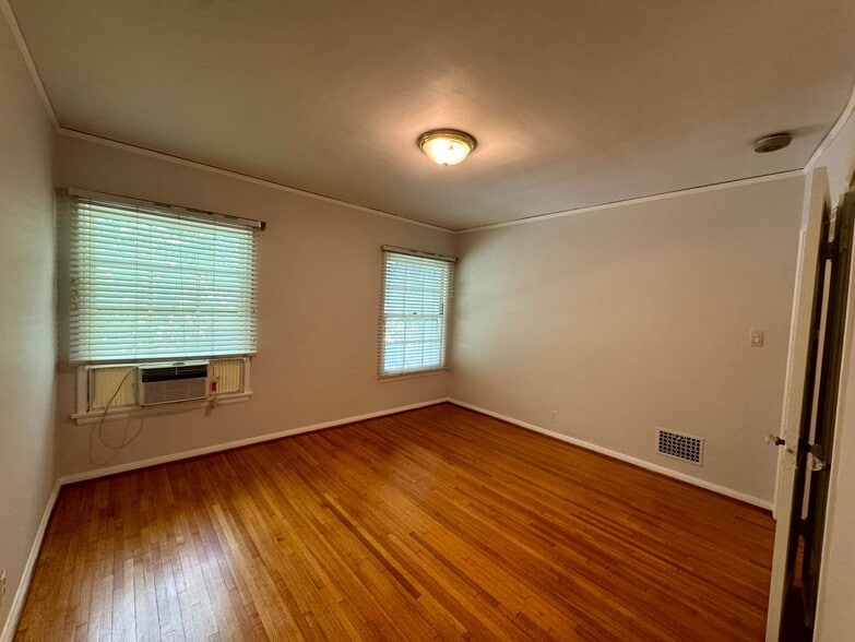 Building Photo - 1271 N Crescent Heights Blvd