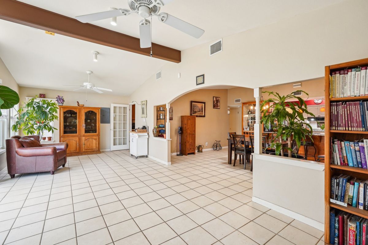 Building Photo - 210 Lemonwood Ave