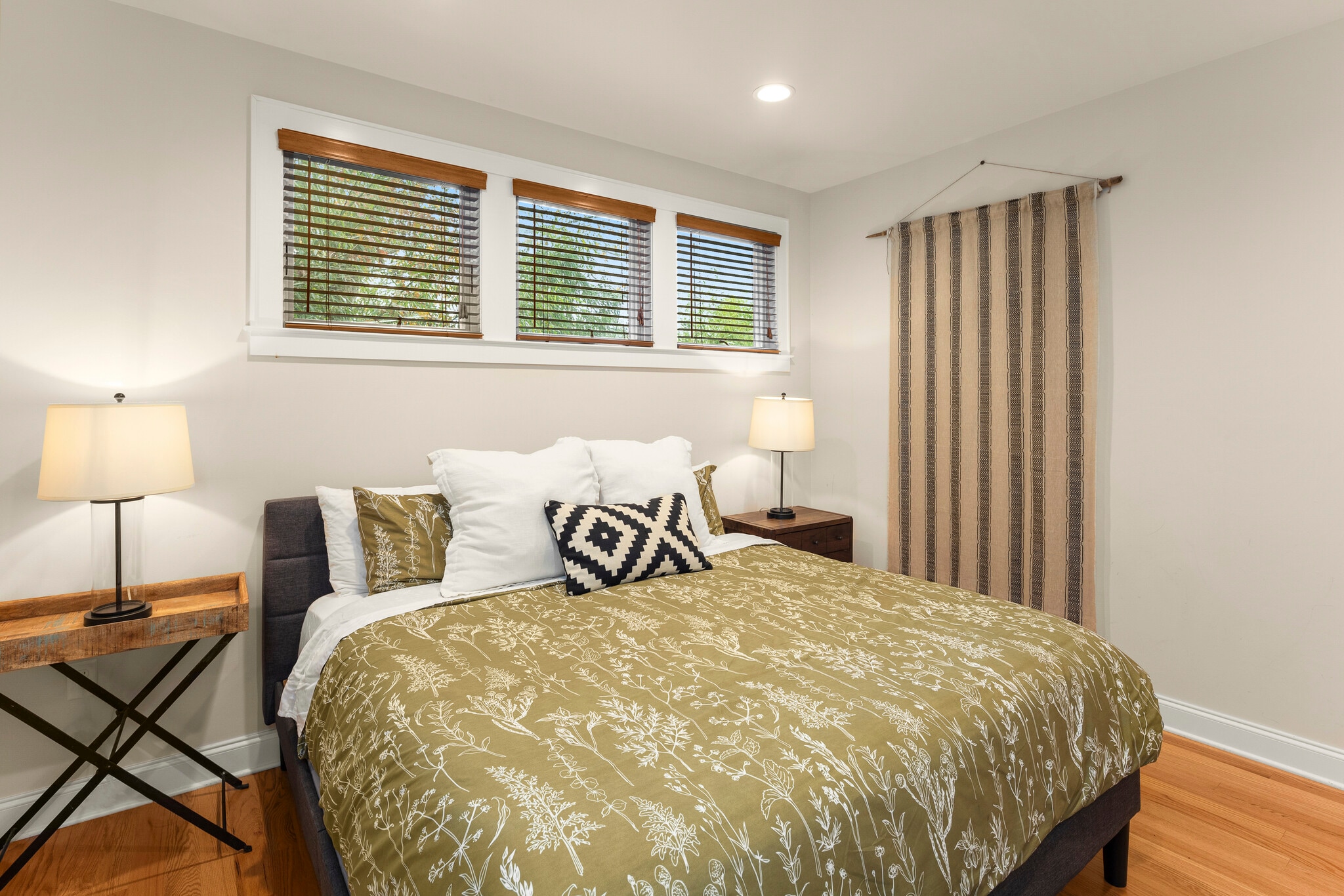 Building Photo - 279 E Chestnut St