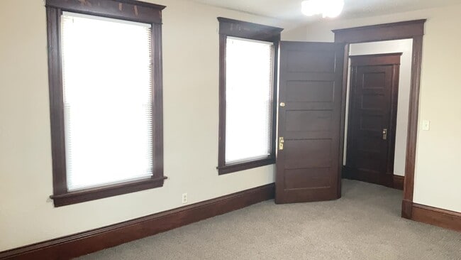 Building Photo - Available NOW!!  3 Bedroom Upper Level Dup...