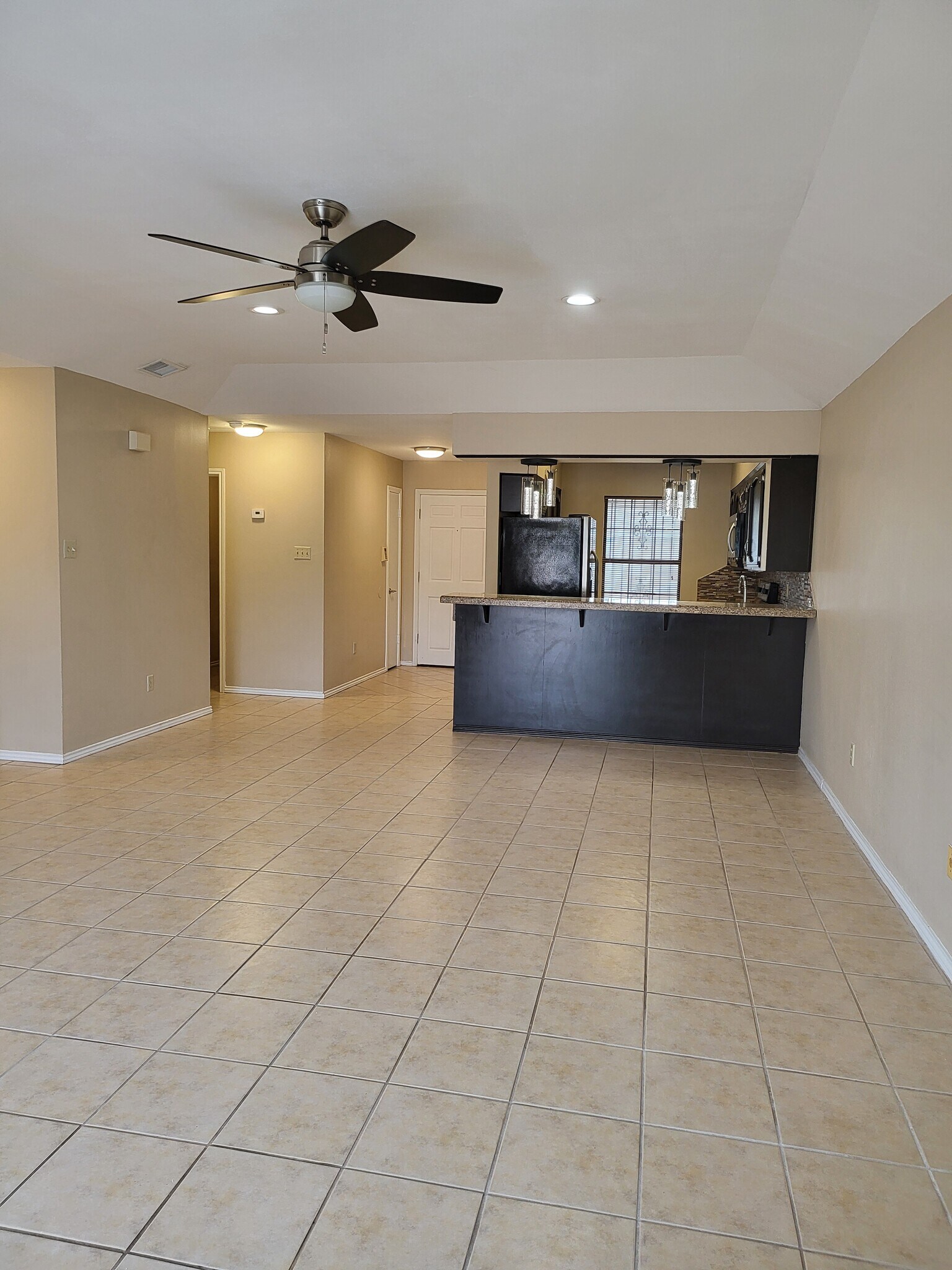 Building Photo - 2401 S Jackson Rd