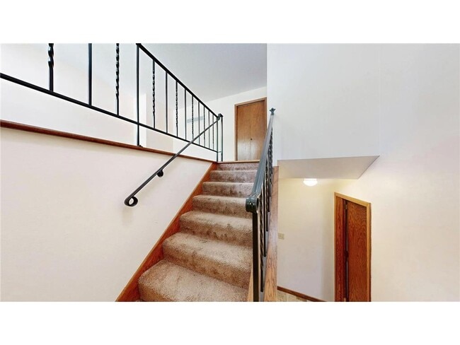 Building Photo - 3308 Roosevelt Ct NE