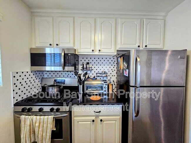 Building Photo - 320 Hermosa Ave