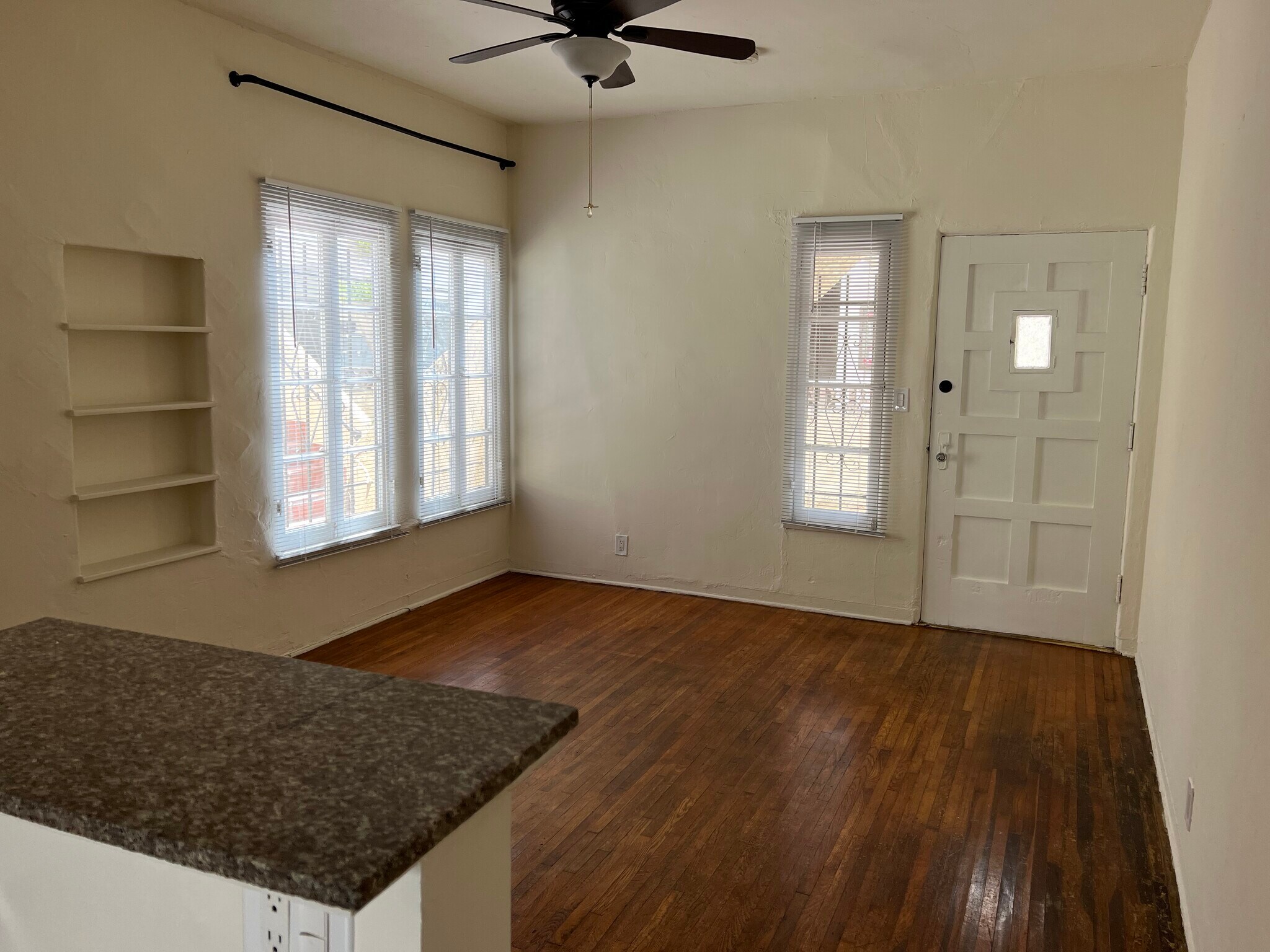 Building Photo - 1049 N Stanley Ave