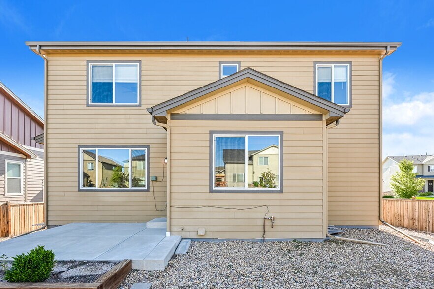 Building Photo - 2226 Summerhill Dr