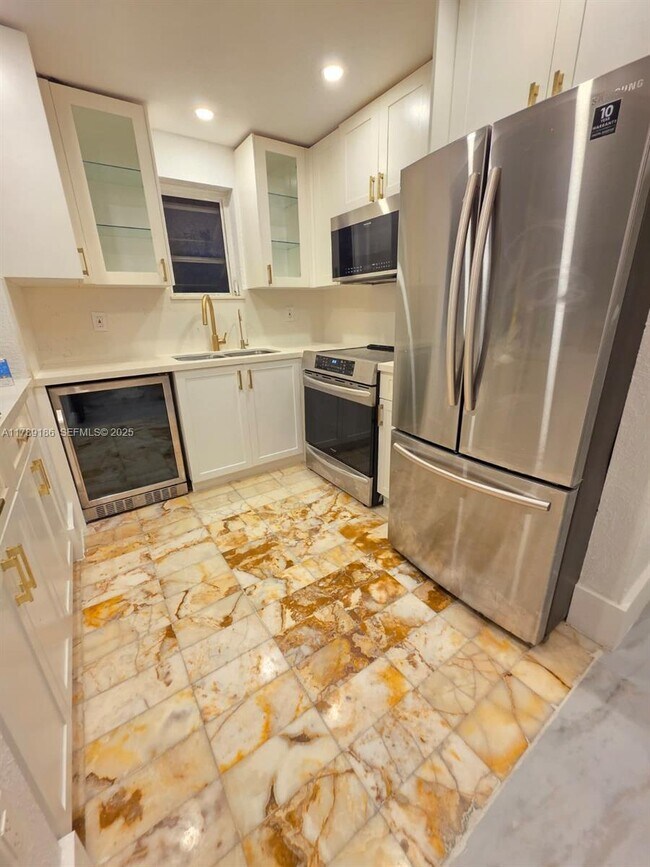 Building Photo - 760 Euclid Ave