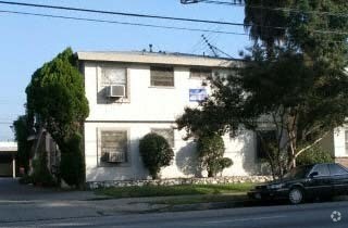 Building Photo - 14741 Vanowen St