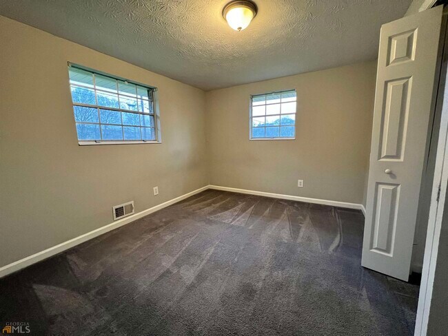 Building Photo - 107 Kristy Ln