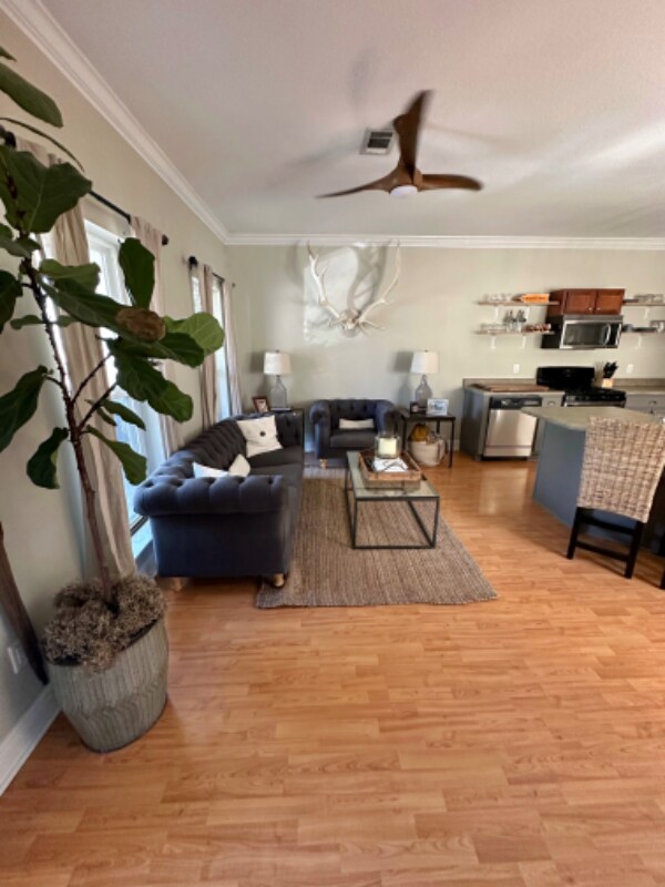 Building Photo - 902 N Davis Hwy