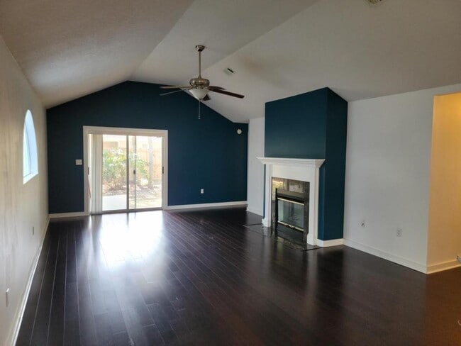 Building Photo - 944 Claeven Cir