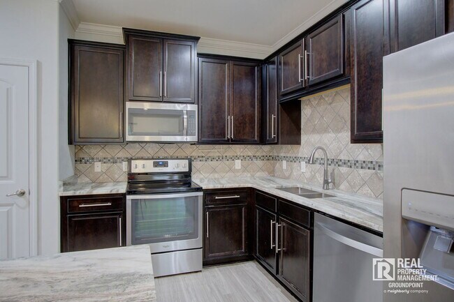 Building Photo - 221 S Lamplighter Ln