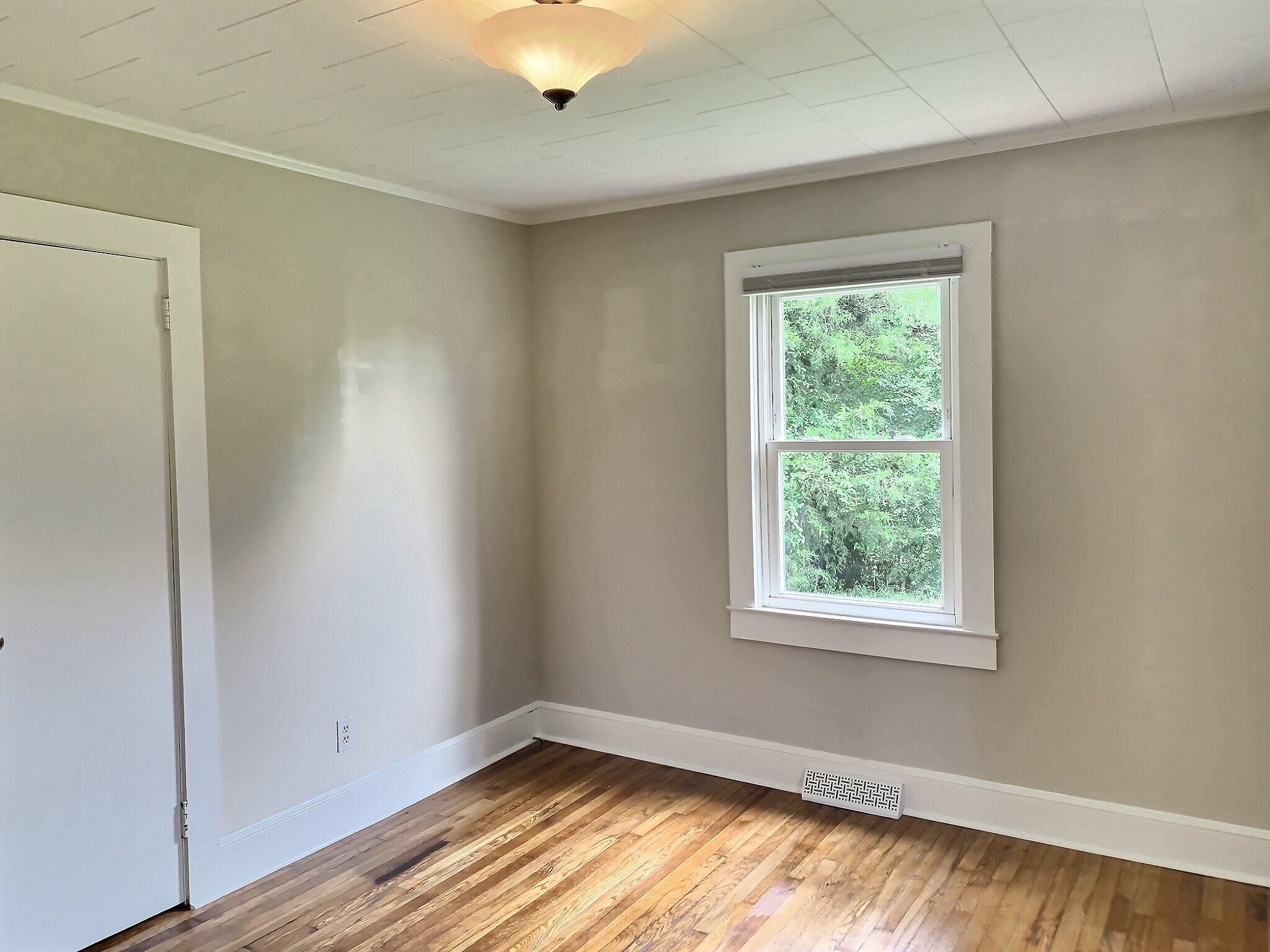 Building Photo - 1447 Miles Rd